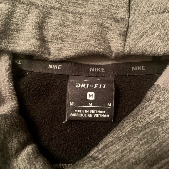 Nike- boys medium,dri-fit hoodie - Picture 2 of 2
